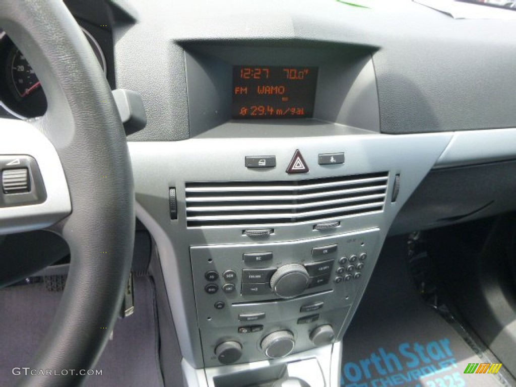2008 Astra XR Sedan - Arctic White / Charcoal photo #18