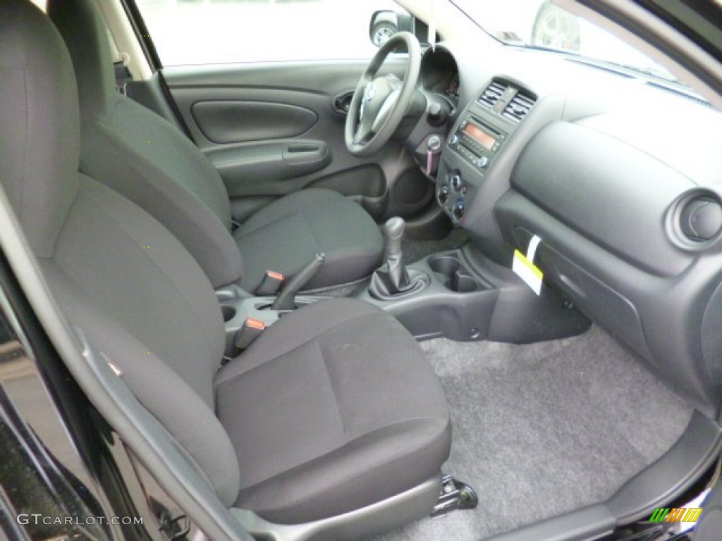 Charcoal Interior 2015 Nissan Versa 1.6 S Sedan Photo #94214968