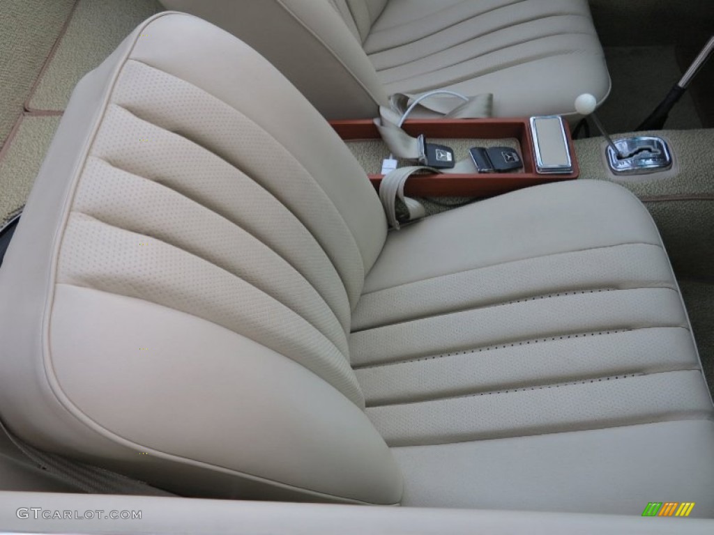 1969 Mercedes-Benz SL Class 280 SL Roadster Front Seat Photos