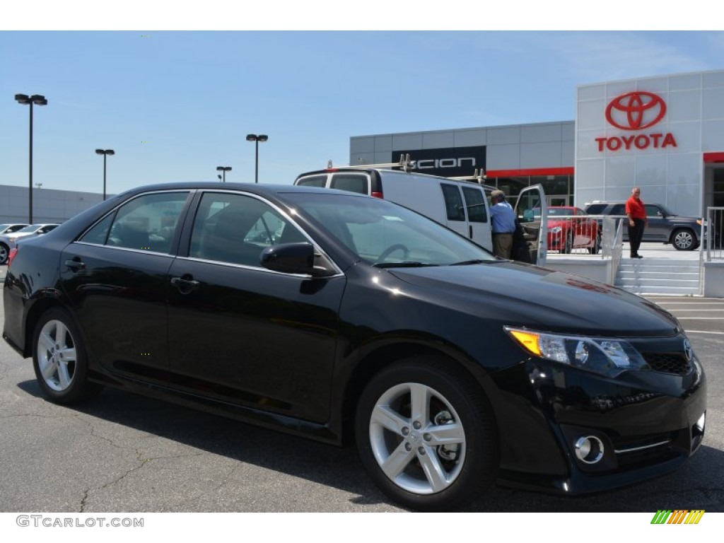 2014 Camry SE - Attitude Black Metallic / Black photo #1