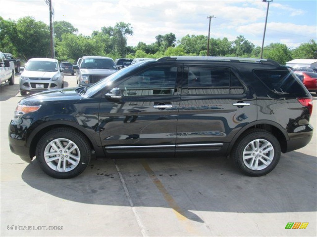 2014 Explorer XLT - Tuxedo Black / Charcoal Black photo #4