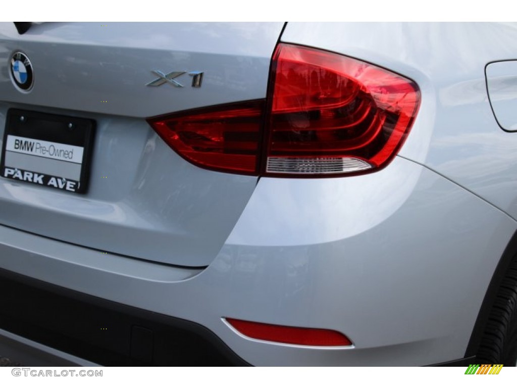 2013 X1 xDrive 35i - Glacier Silver Metallic / Black photo #22