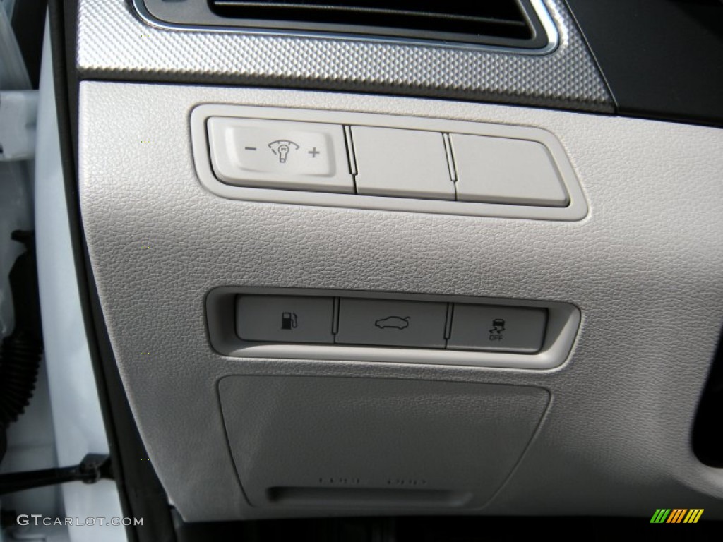 2015 Hyundai Sonata SE Controls Photo #94243520