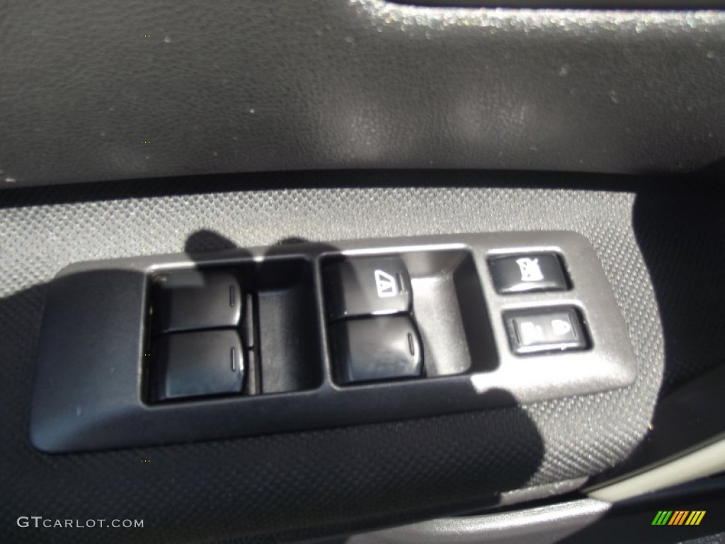 2011 Rogue S AWD - Cayenne Red / Gray photo #19