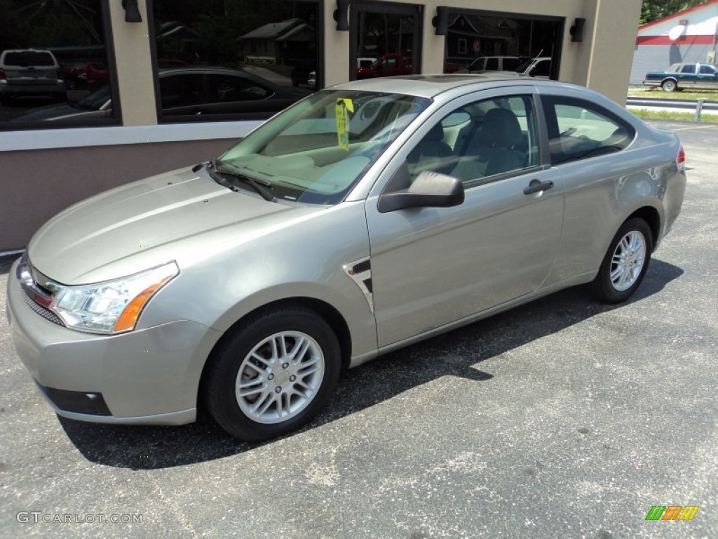 2008 Focus SE Coupe - Vapor Silver Metallic / Medium Stone photo #1