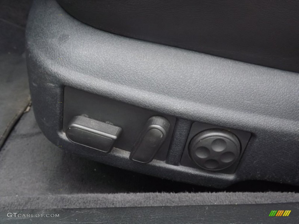 2002 Audi S6 4.2 quattro Avant Controls Photo #94266734