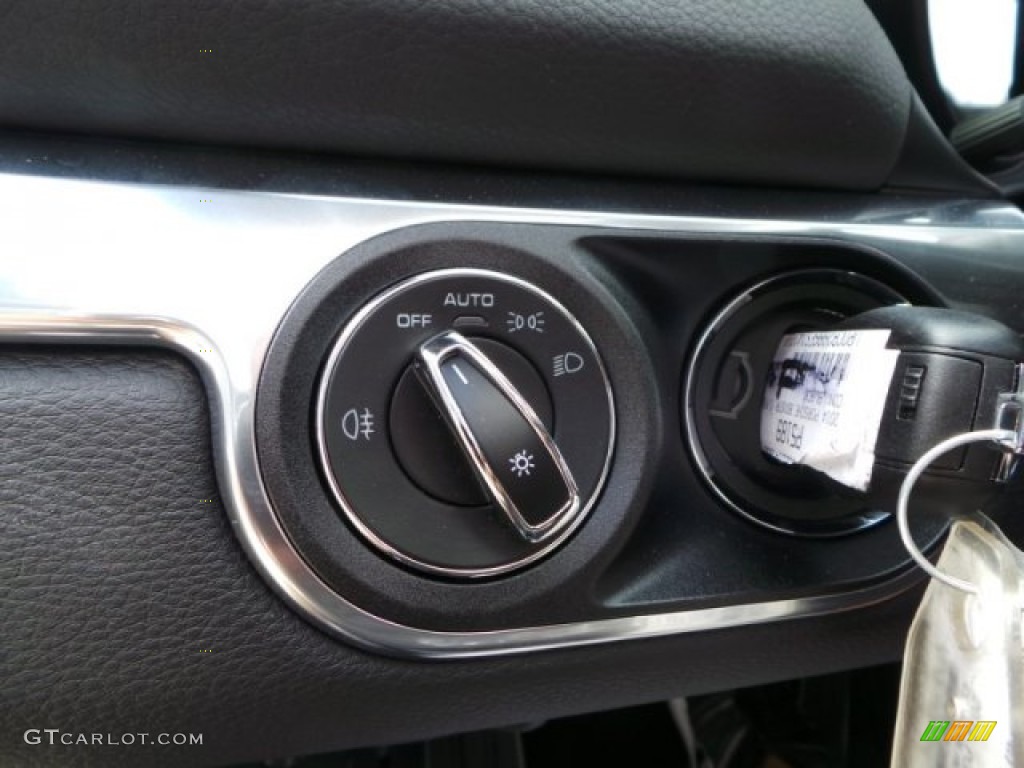2014 Porsche Boxster S Controls Photos