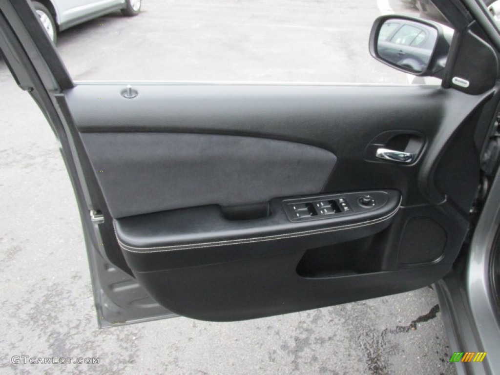 2011 200 S - Tungsten Metallic / Black photo #11