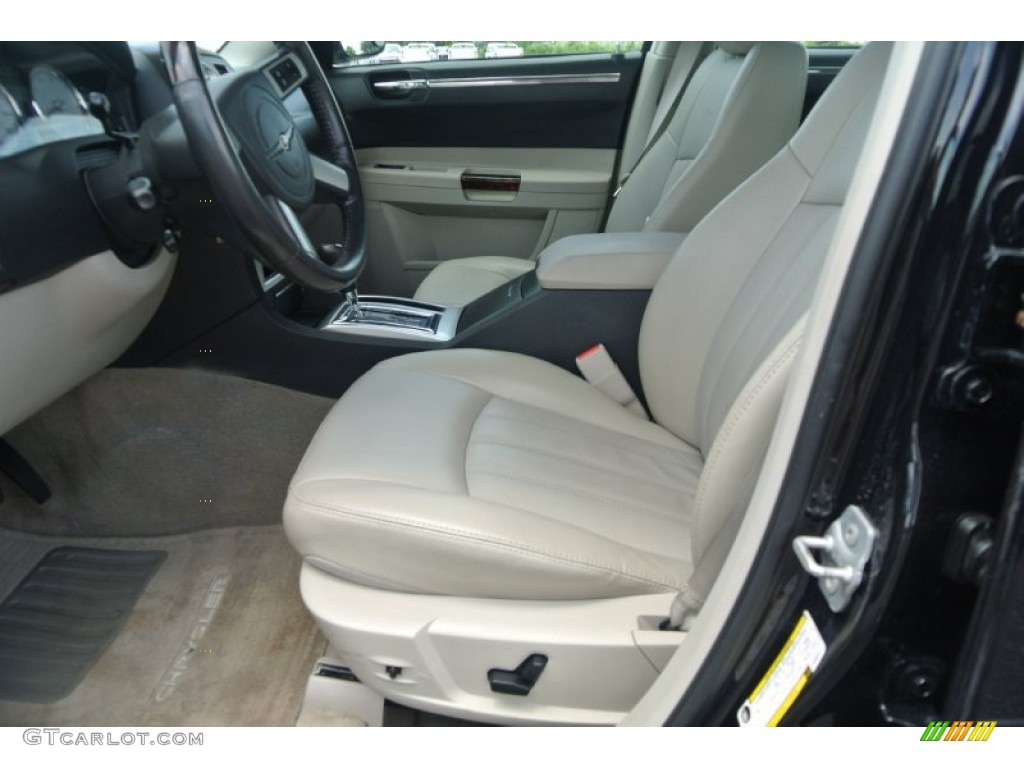 2007 Chrysler 300 C HEMI Front Seat Photos
