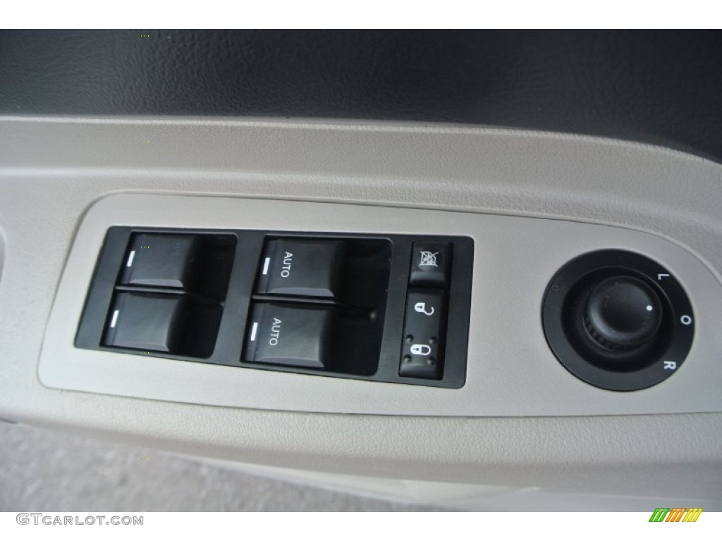 2007 Chrysler 300 C HEMI Controls Photos