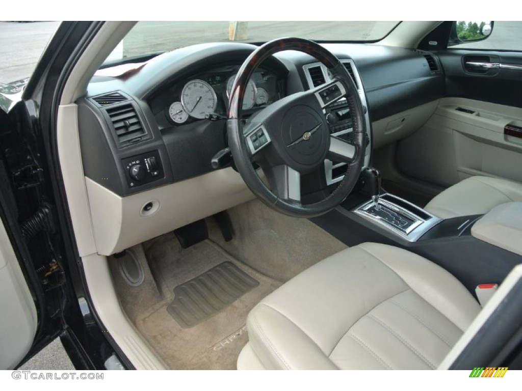 2007 Chrysler 300 C HEMI Interior Color Photos