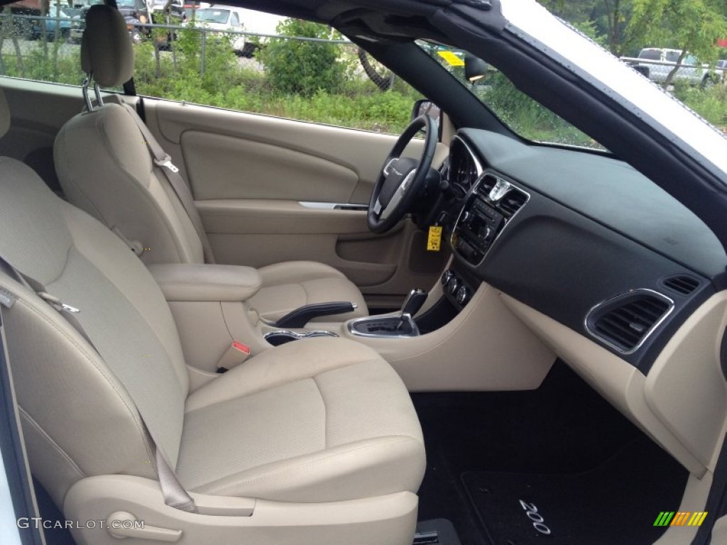 2014 Chrysler 200 Touring Convertible Front Seat Photo #94313219