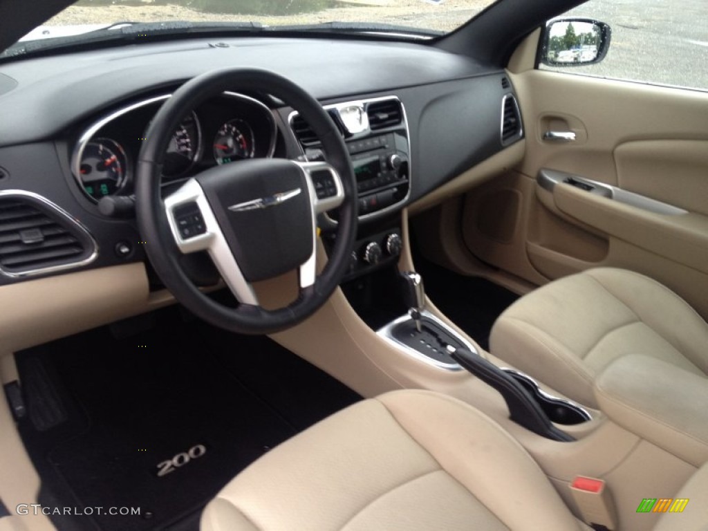 Black/Light Frost Beige Interior 2014 Chrysler 200 Touring Convertible Photo #94313333