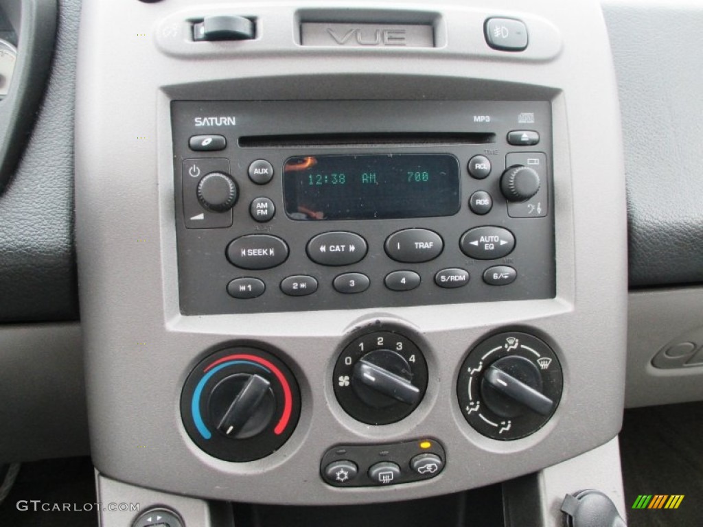 2004 Saturn VUE V6 Controls Photos