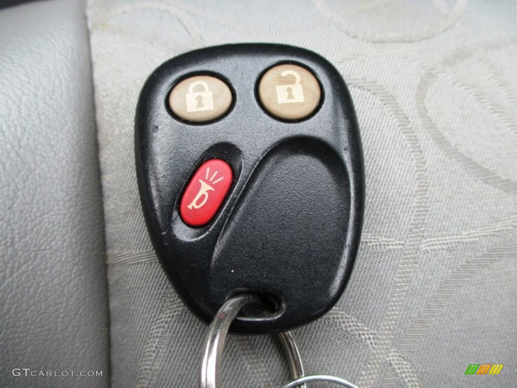 2004 Saturn VUE V6 Keys Photos