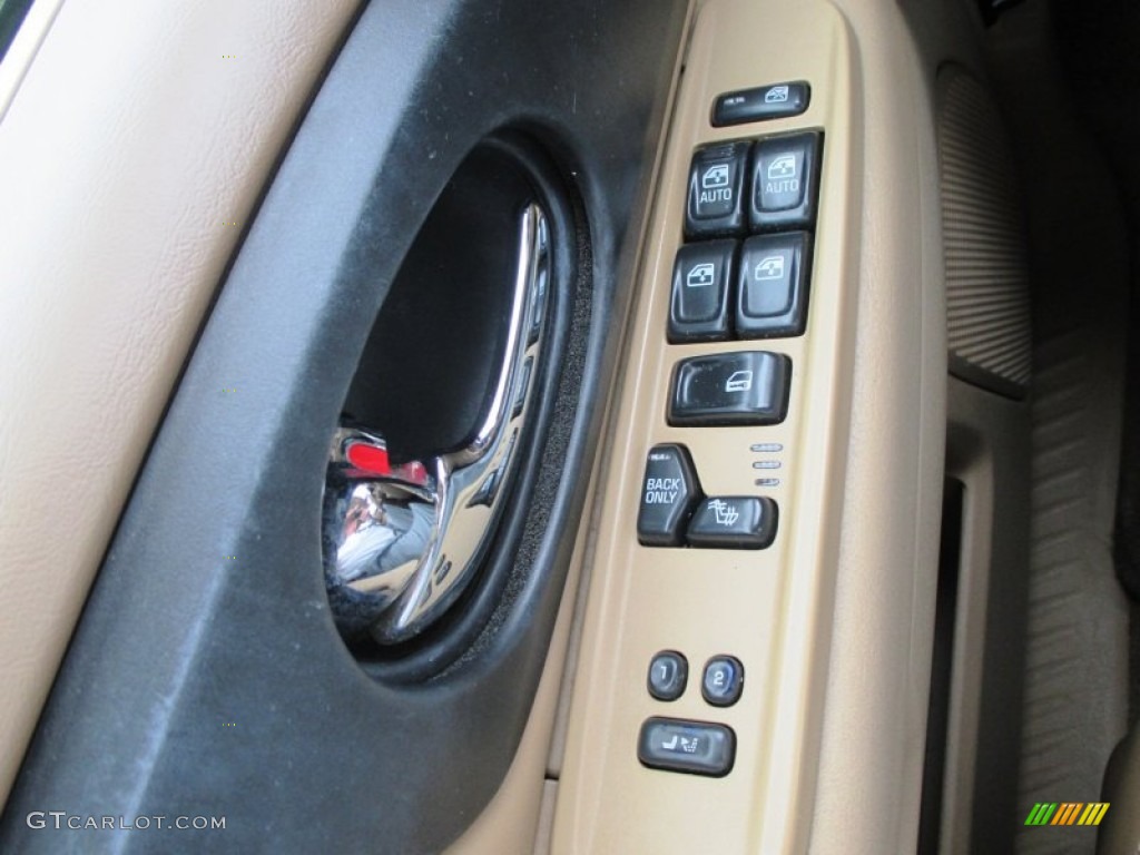 2003 GMC Envoy SLT 4x4 Controls Photo #94318655
