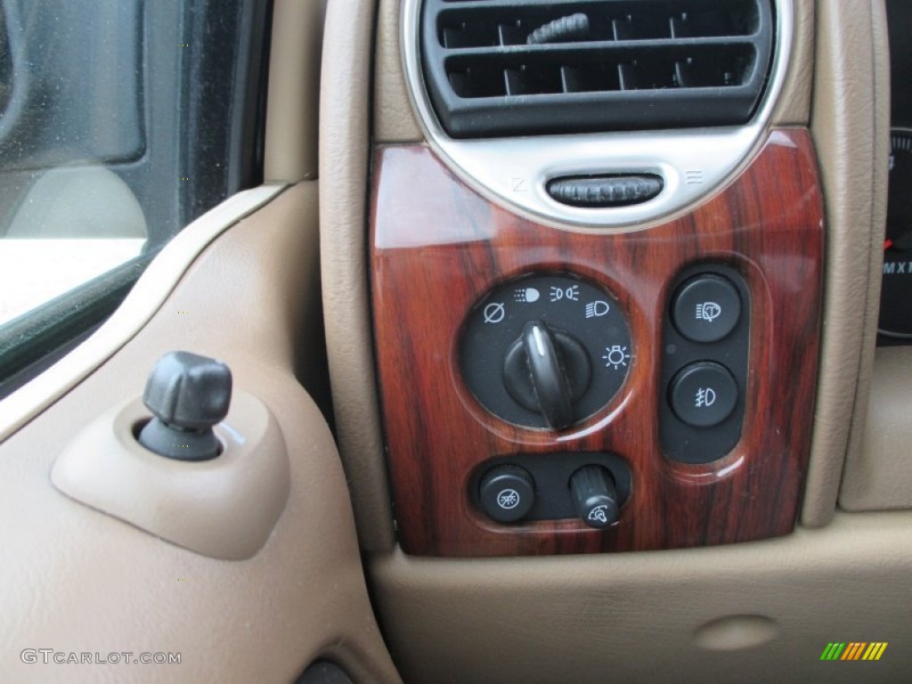 2003 GMC Envoy SLT 4x4 Controls Photo #94318670