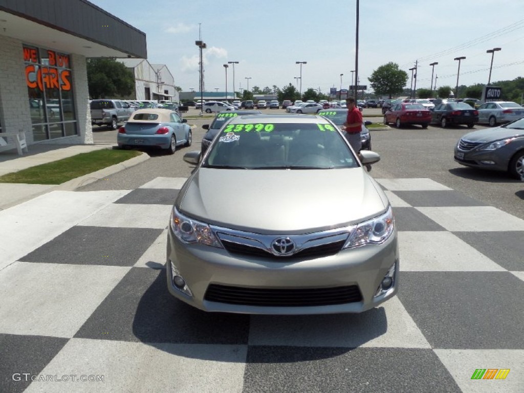 2014 Camry XLE - Champagne Mica / Ivory photo #2