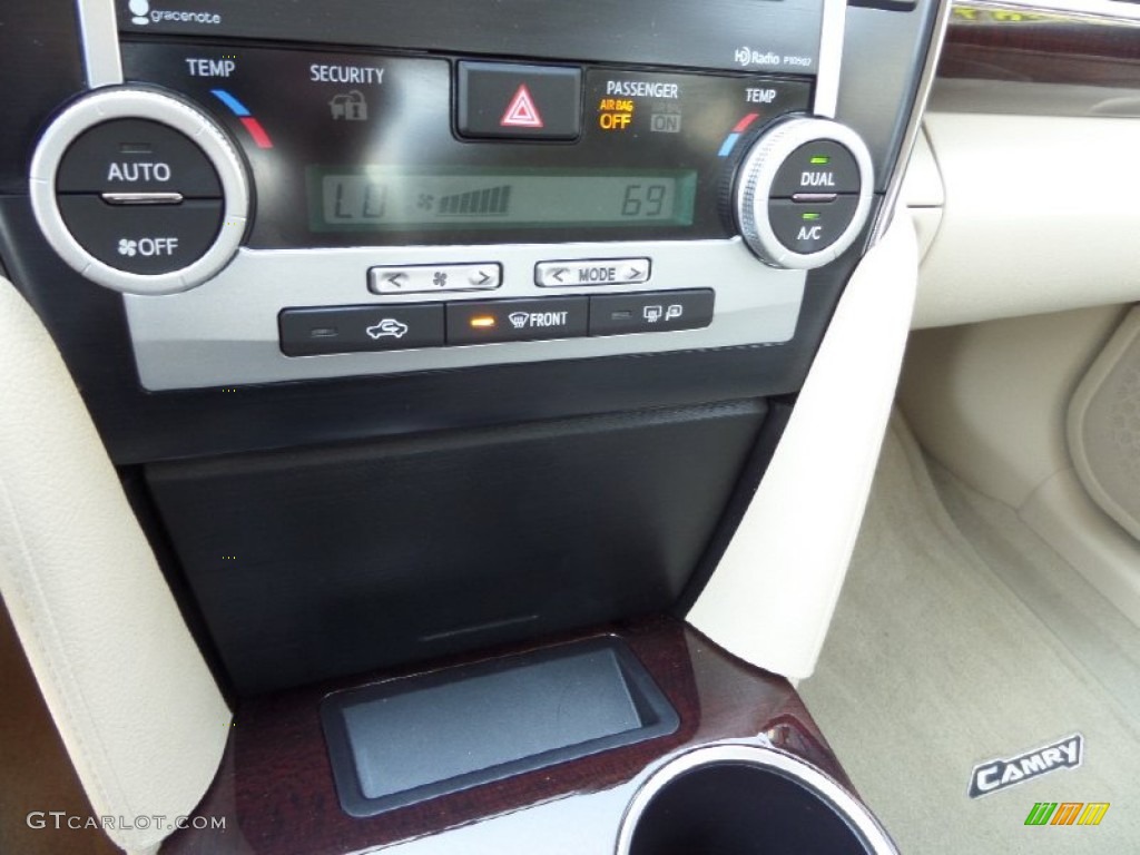 2014 Camry XLE - Champagne Mica / Ivory photo #19