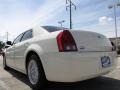 2006 Cool Vanilla Chrysler 300   photo #5