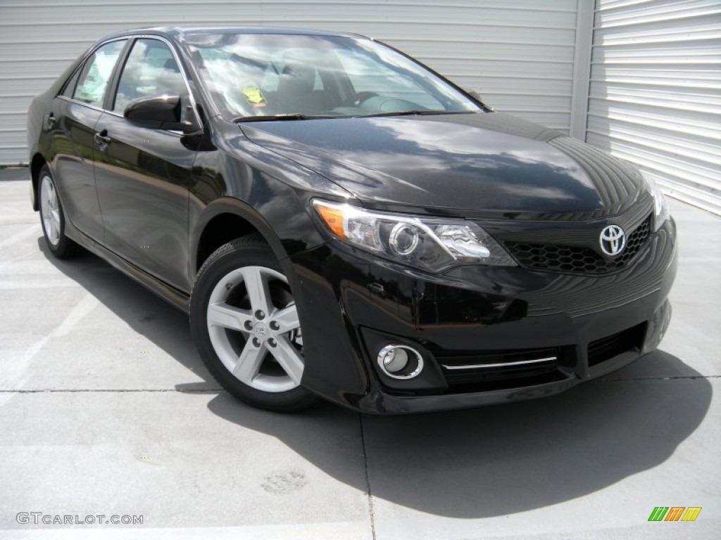 2014 Camry SE - Attitude Black Metallic / Black photo #2