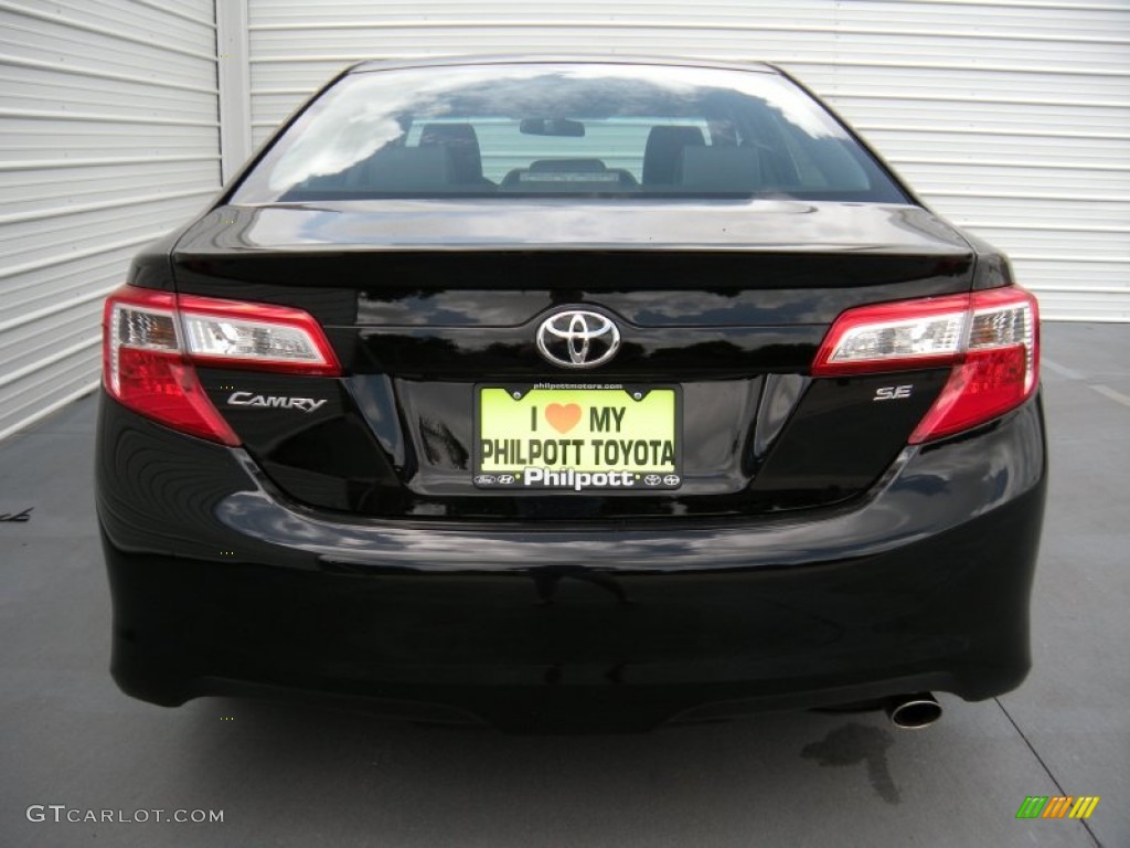 2014 Camry SE - Attitude Black Metallic / Black photo #5