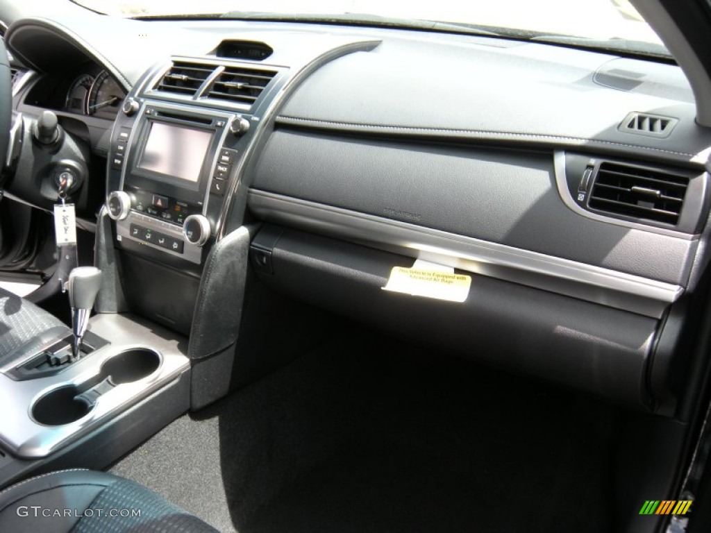 2014 Camry SE - Attitude Black Metallic / Black photo #17