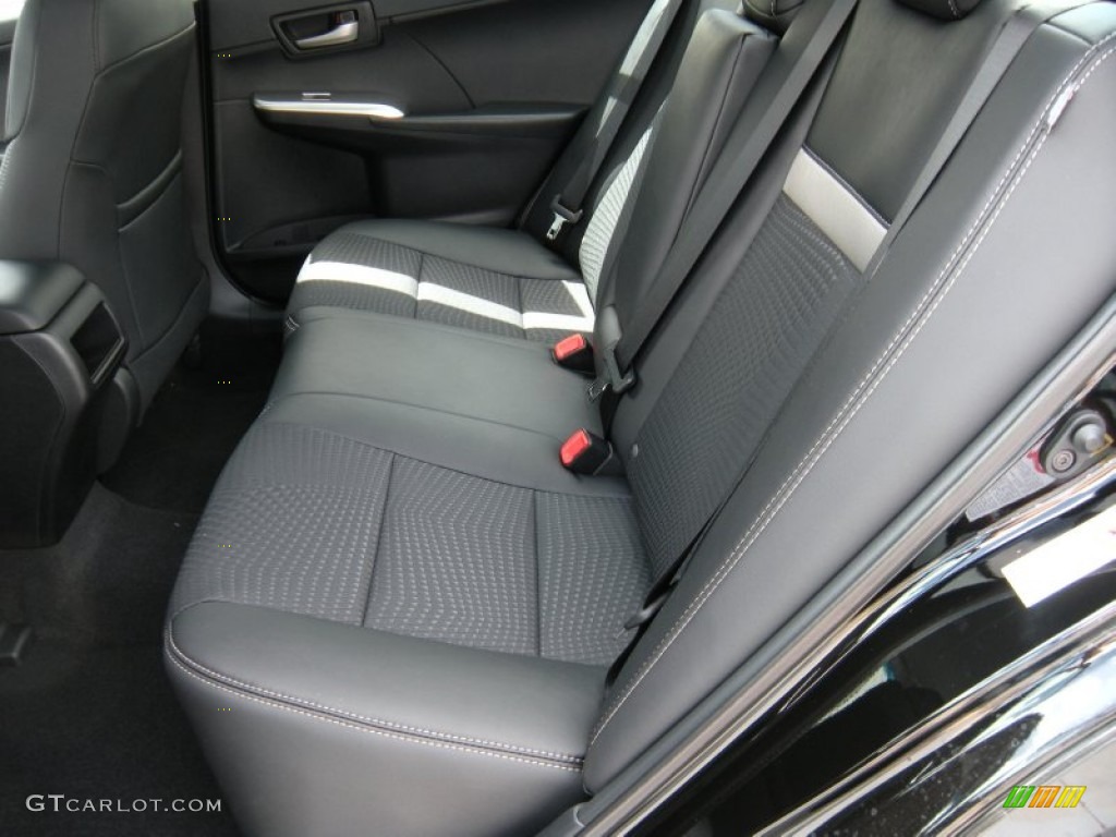 2014 Camry SE - Attitude Black Metallic / Black photo #19