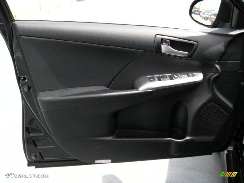2014 Camry SE - Attitude Black Metallic / Black photo #20