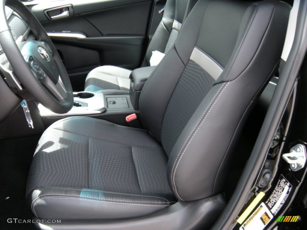2014 Camry SE - Attitude Black Metallic / Black photo #22