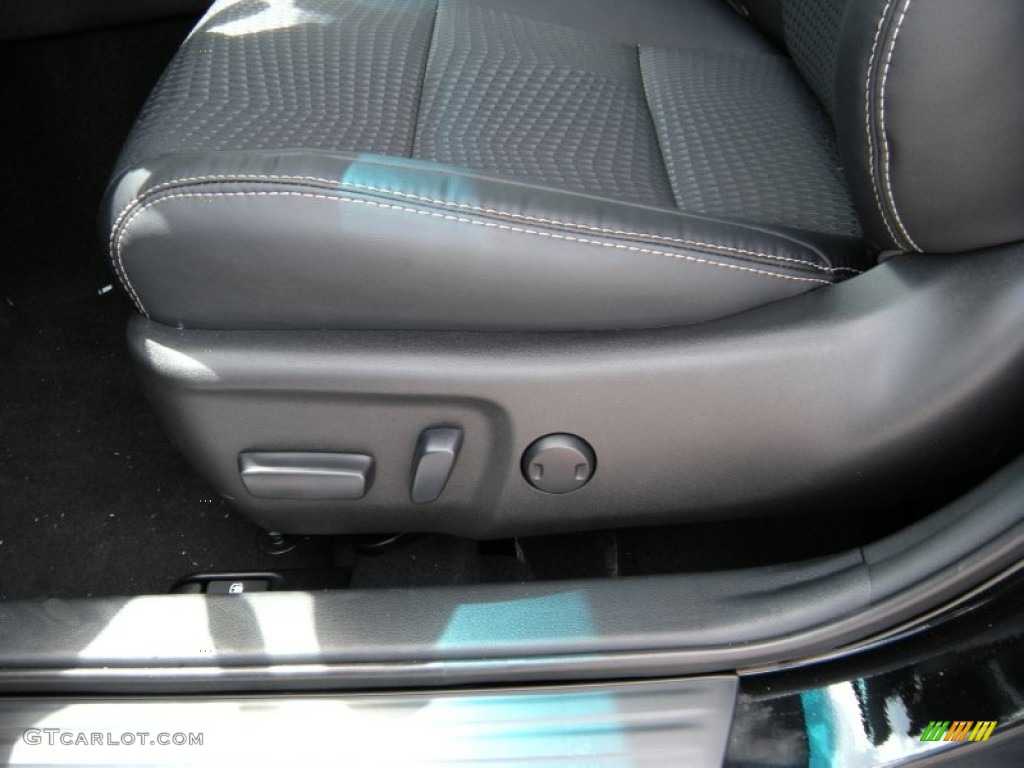 2014 Camry SE - Attitude Black Metallic / Black photo #23