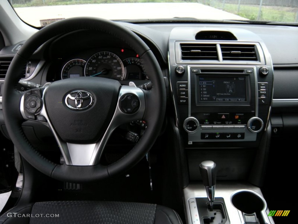 2014 Camry SE - Attitude Black Metallic / Black photo #24