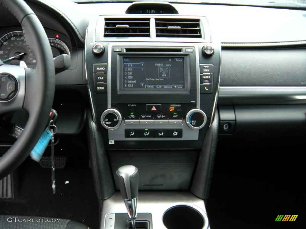2014 Camry SE - Attitude Black Metallic / Black photo #25