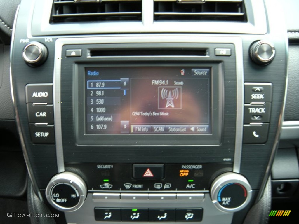 2014 Camry SE - Attitude Black Metallic / Black photo #26