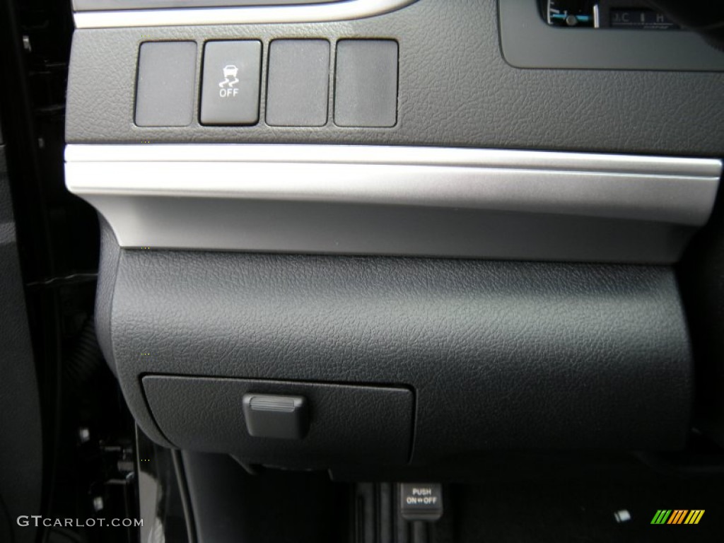 2014 Camry SE - Attitude Black Metallic / Black photo #31