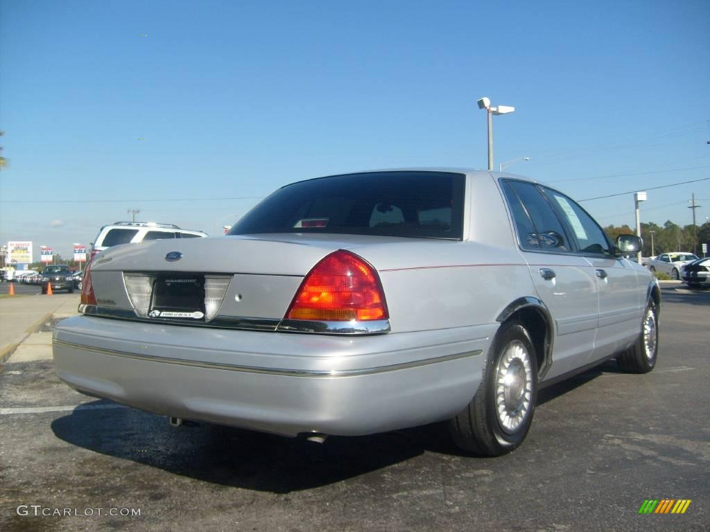 2000 Crown Victoria Sedan - Silver Frost Metallic / Light Graphite photo #3