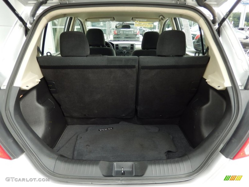 2011 Nissan Versa 1.8 S Hatchback Trunk Photos