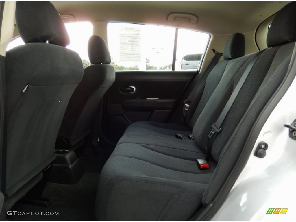 Charcoal Interior 2011 Nissan Versa 1.8 S Hatchback Photo #94350588