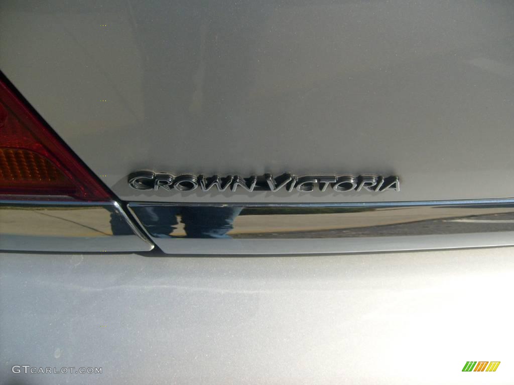 2000 Crown Victoria Sedan - Silver Frost Metallic / Light Graphite photo #11
