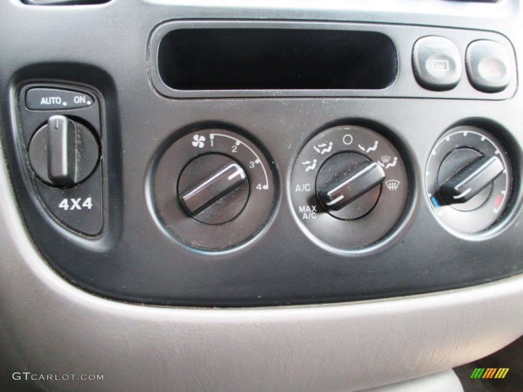 2001 Ford Escape XLS V6 4WD Controls Photos