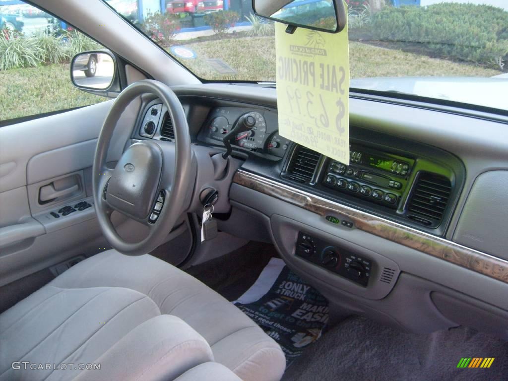 2000 Crown Victoria Sedan - Silver Frost Metallic / Light Graphite photo #17