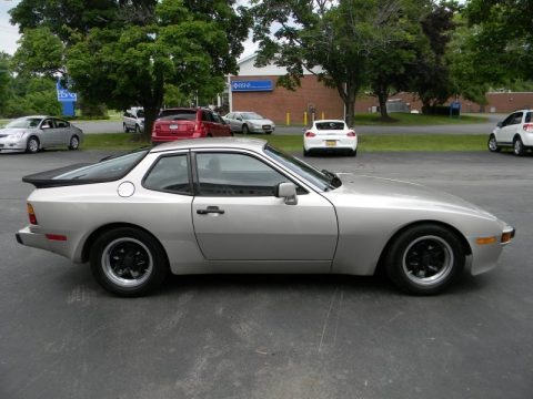 1985 Porsche 944  Data, Info and Specs