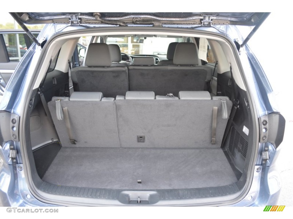 2014 Toyota Highlander LE Trunk Photos