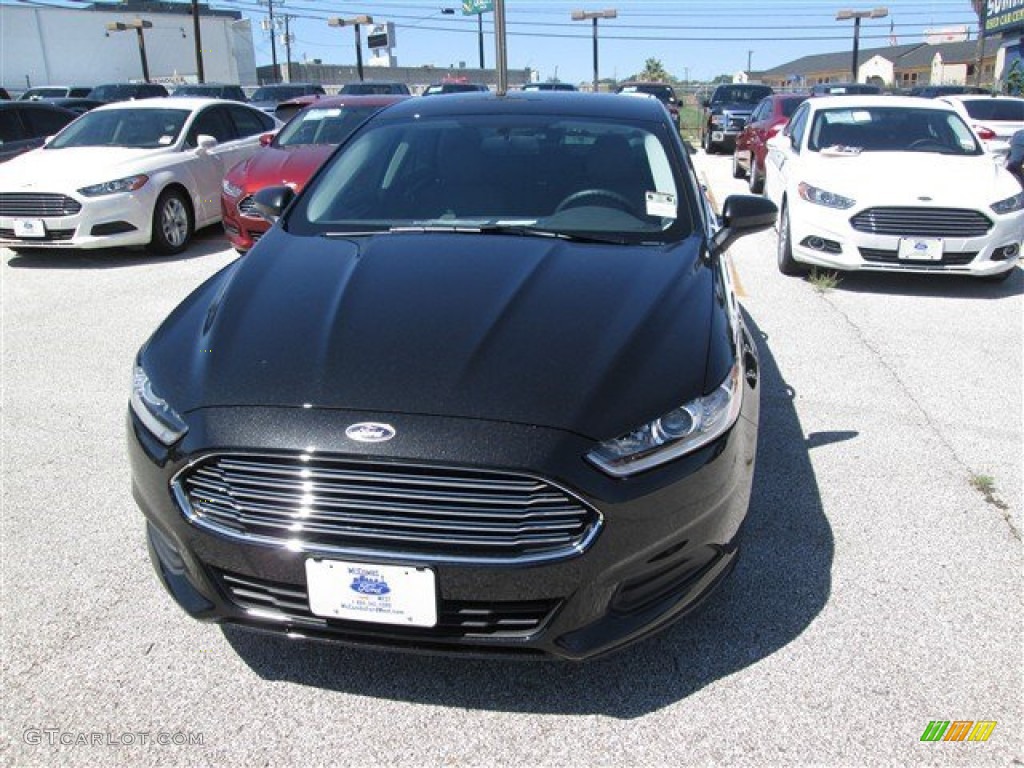 2014 Fusion S - Tuxedo Black / Earth Gray photo #1