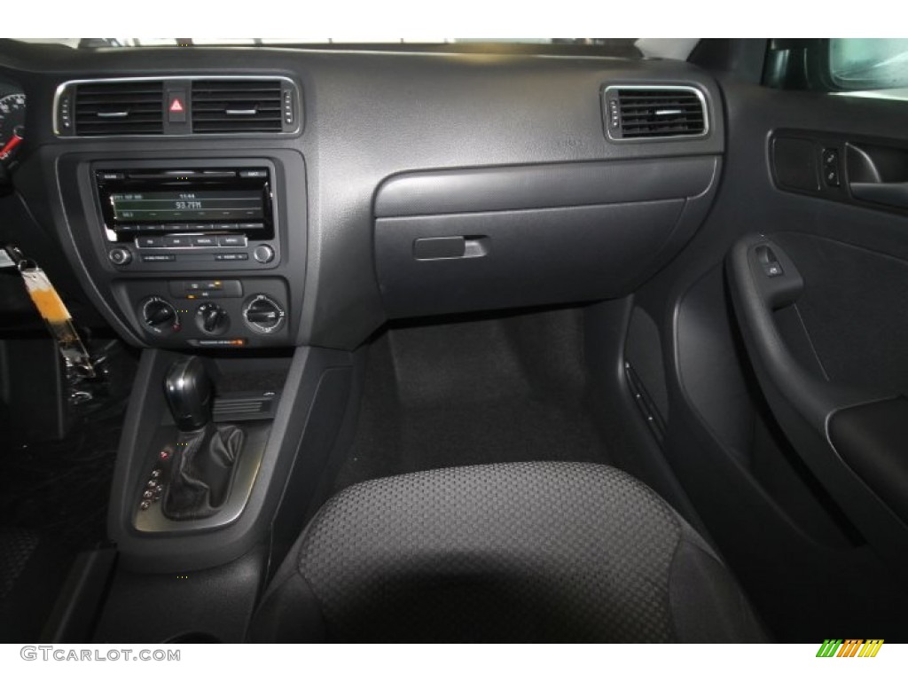 2014 Jetta S Sedan - Platinum Gray Metallic / Titan Black photo #14