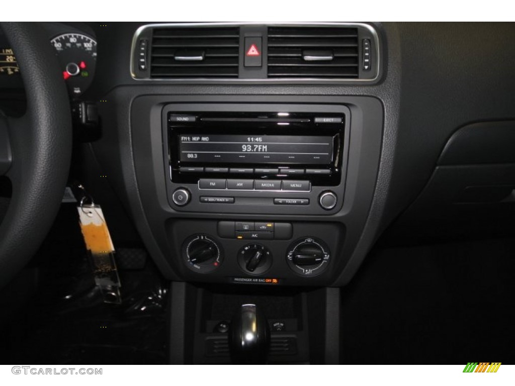 2014 Jetta S Sedan - Platinum Gray Metallic / Titan Black photo #16