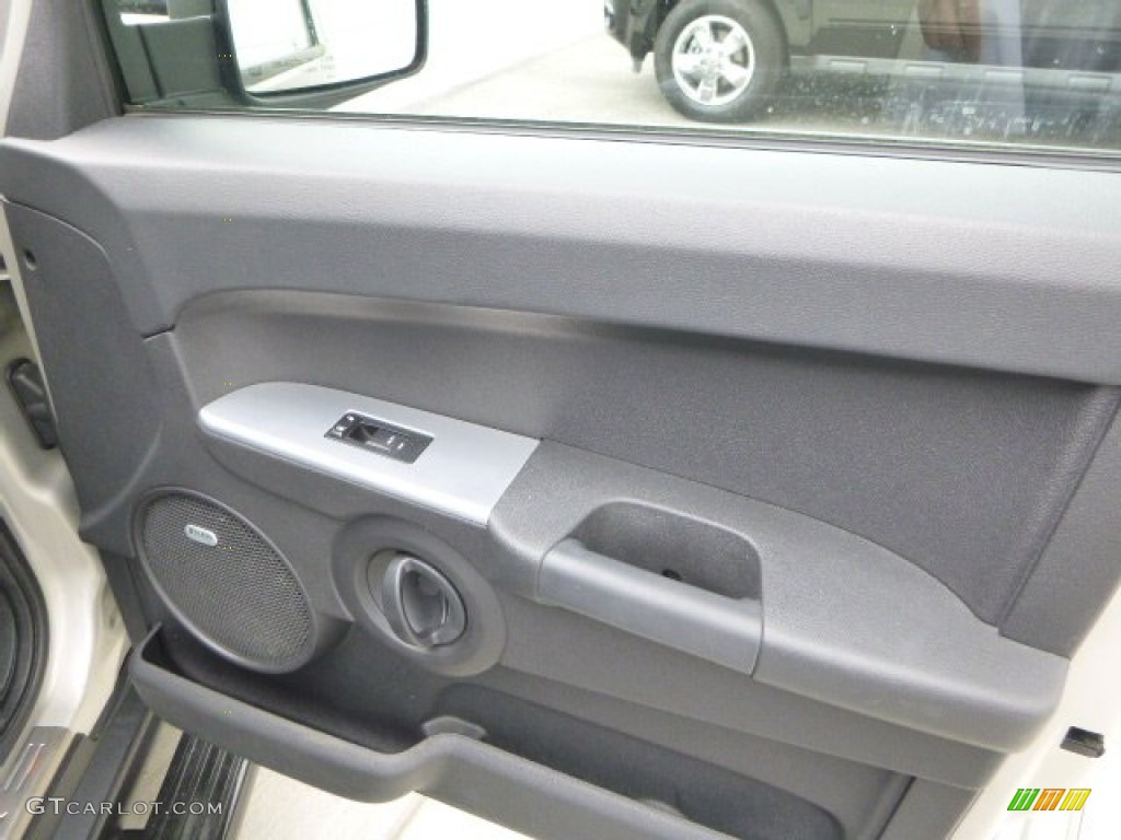 2008 Commander Sport 4x4 - Light Graystone Pearl / Dark Slate Gray photo #12