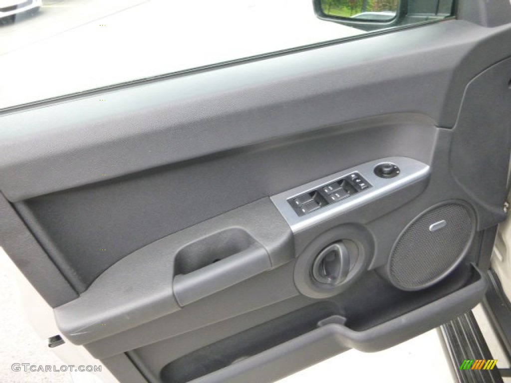 2008 Commander Sport 4x4 - Light Graystone Pearl / Dark Slate Gray photo #19