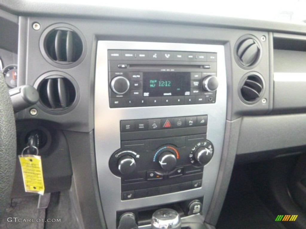 2008 Commander Sport 4x4 - Light Graystone Pearl / Dark Slate Gray photo #23