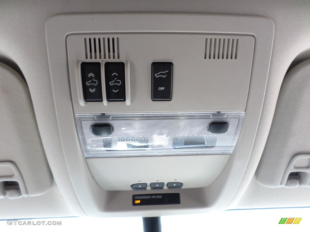 2012 Cadillac Escalade Hybrid 4WD Controls Photo #94381865